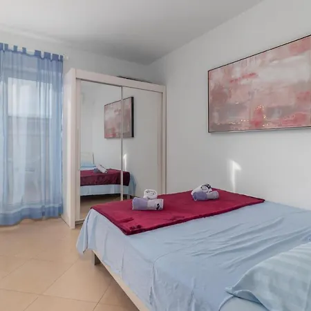 Stunning In With Kitchen Apartman *