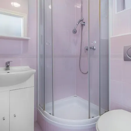 Apartman Stunning In With Kitchen Dramalj